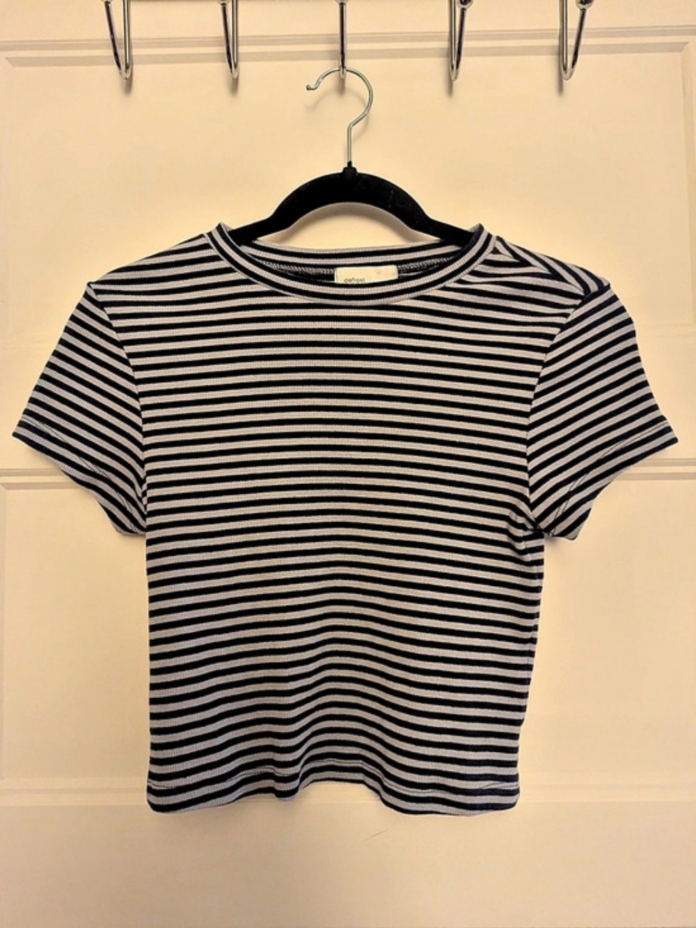 deFrost Striped Short Sleeve Tee in Black & Gray Size Medium But Feel Like Small